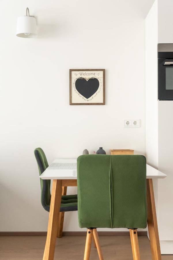 Quiet And Cozy Apartment Next To Mariahilfer Strasse And Naschmarkt With Ac, Minimum 30 Nights Vienna Exterior photo