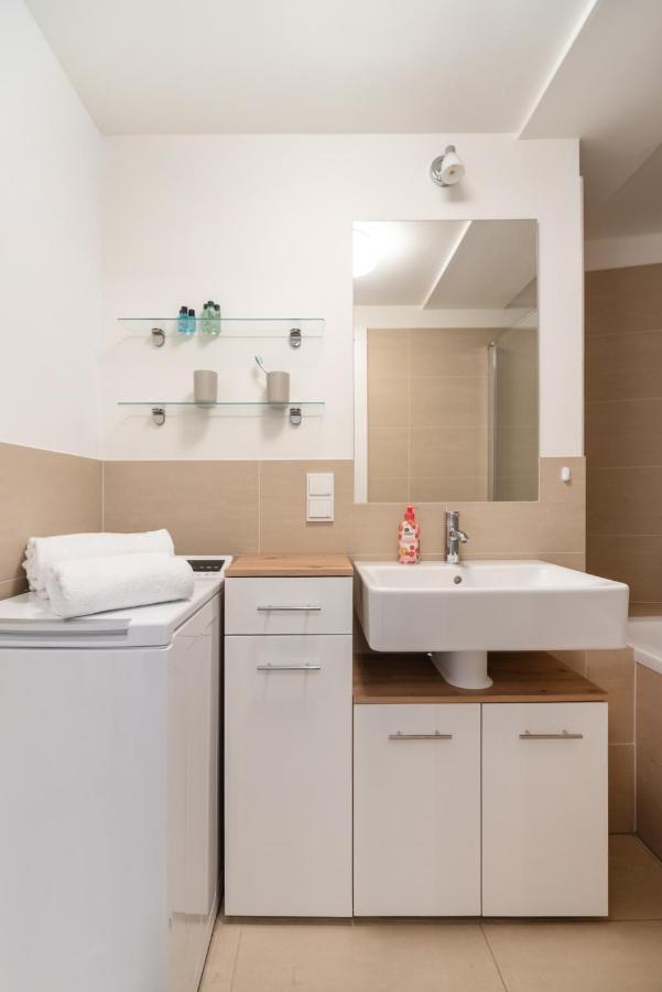 Quiet And Cozy Apartment Next To Mariahilfer Strasse And Naschmarkt With Ac, Minimum 30 Nights Vienna Exterior photo