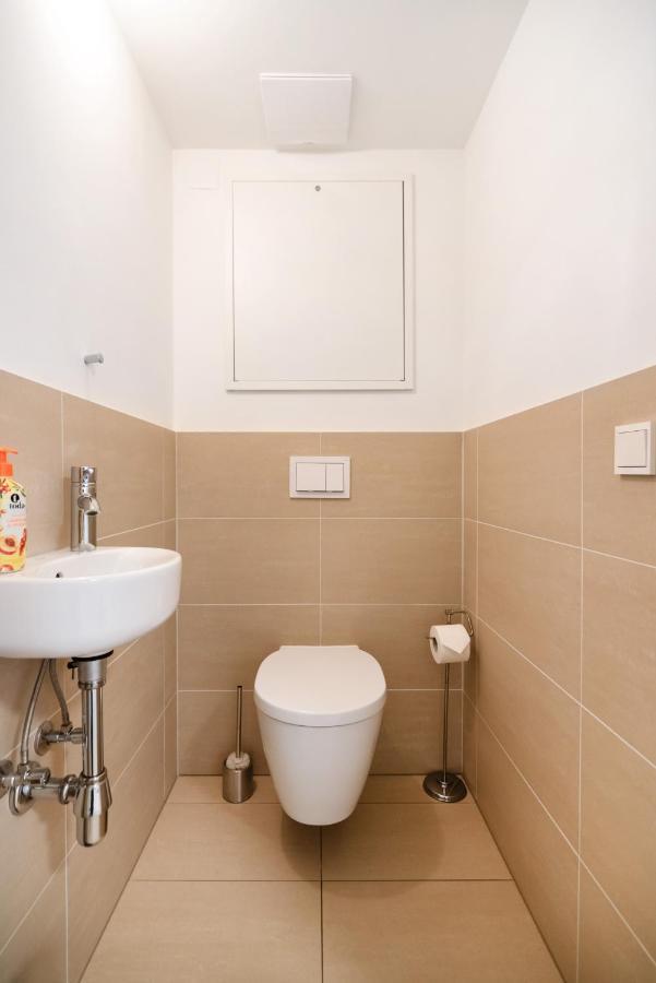 Quiet And Cozy Apartment Next To Mariahilfer Strasse And Naschmarkt With Ac, Minimum 30 Nights Vienna Exterior photo
