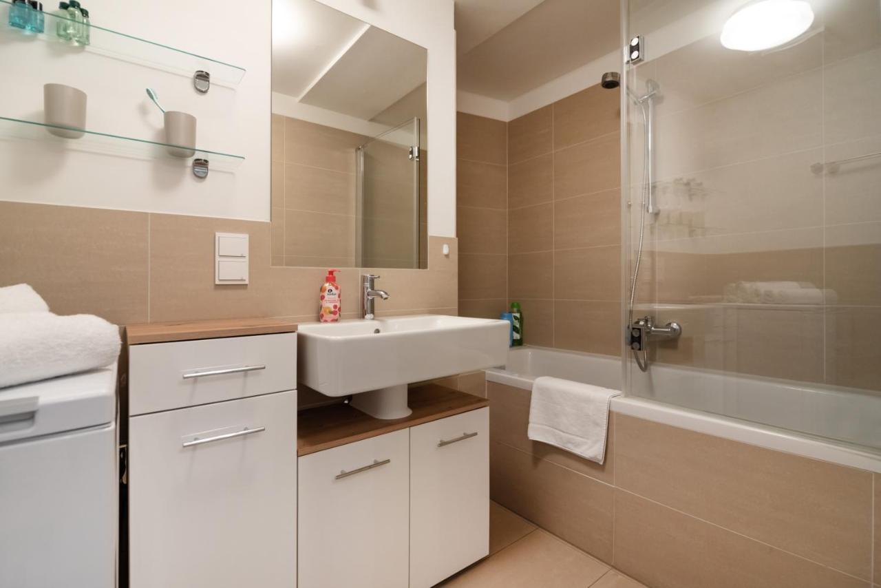 Quiet And Cozy Apartment Next To Mariahilfer Strasse And Naschmarkt With Ac, Minimum 30 Nights Vienna Exterior photo